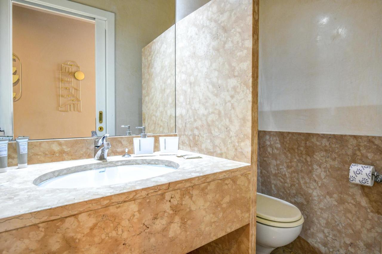 Prestige Suite Sirmione Bagian luar foto